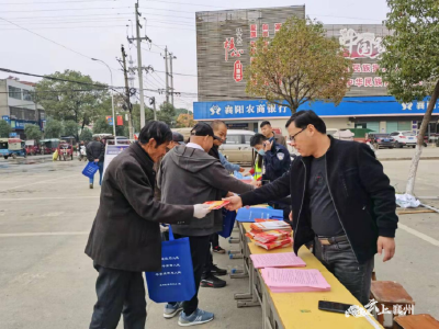 石桥镇开展平安稳定与“扫黄打非”宣传活动