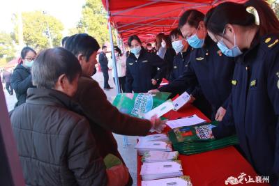 襄州城管：积极组织参加“法制宣传日”普法宣传活动