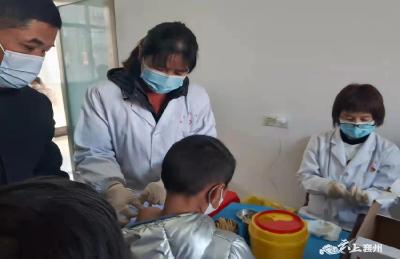 古驿镇黄渠河第二小学有序开展学生新冠疫苗第二针接种工作