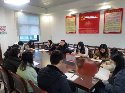 峪山镇召开年轻干部座谈会