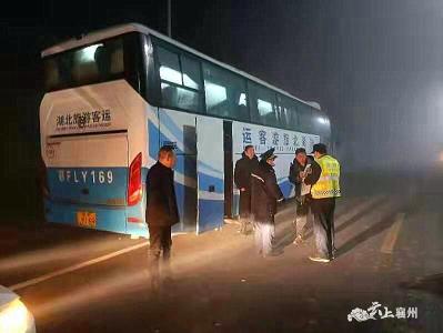 襄州交通：重拳打击从事长途客运线路非法营运车辆