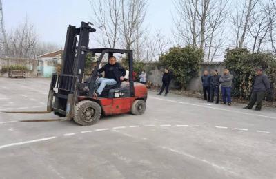 石桥镇：人勤春来早 叉车培训忙