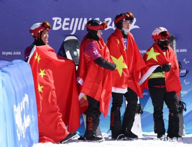 全天综合：残奥单板滑雪创造“名场面” 中国继续领跑奖牌榜