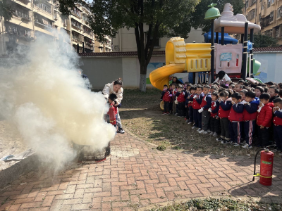 区中心幼儿园开展消防安全培训及疏散演练活动