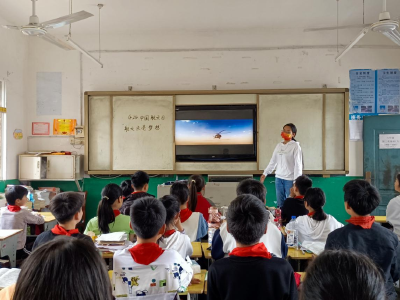 中国航天日 | 观航天展 立凌云志—双沟镇民族小学开展“航天点亮梦想”主题活动