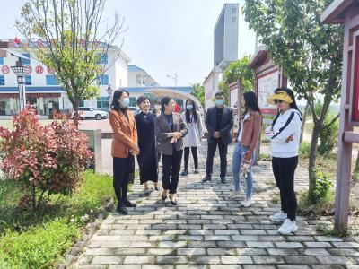南漳县妇联一行到黄龙镇刘岗村观摩学习