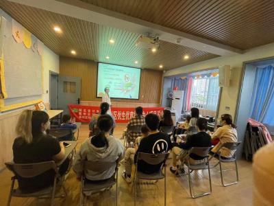 襄州区优生优育指导中心开展了以“及时接种疫苗  保障生命健康”为主题的家长课堂。