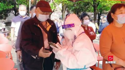 襄州区核酸筛查：服务市民 坚守在岗