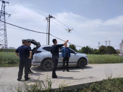 “陆空巡查”助力禁种铲毒