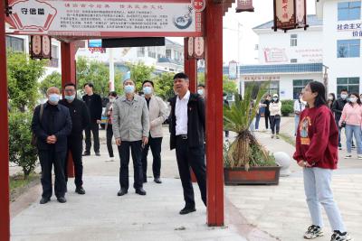 区卫健局机关退休支部主题党日活动