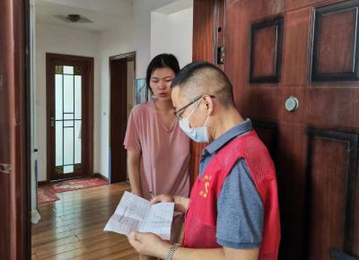 筑牢疫情防控阵地 让党旗迎风飘扬