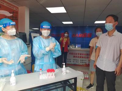 区人大常委会领导深入一线指导疫情防控工作