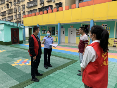 【聚焦开学季】撑起“安全伞”  护航开学季