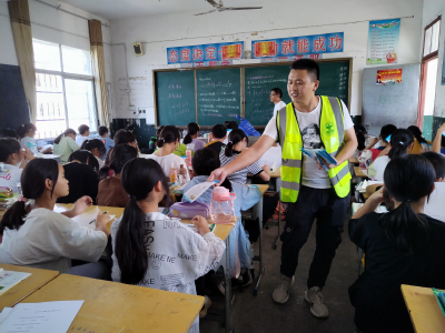 禁毒宣传进校园 无毒青春伴成长