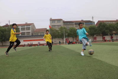 小足球撬动大体育