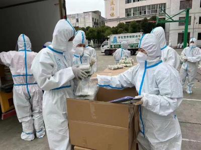 湖北四季慧管理有限公司：志愿者化身“消毒战士” 助力校园疫情防控