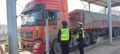 襄州区开展货运车辆超限运输专项整治行动