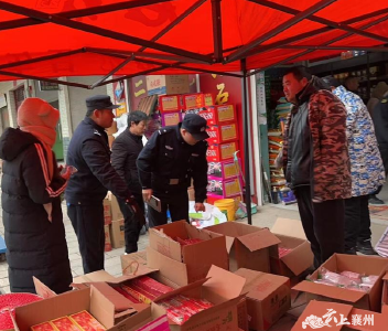 强化烟花爆竹检查 筑牢镇域安全防线