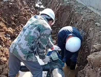 襄州区供水公司快速抢修保障市民生活用水
