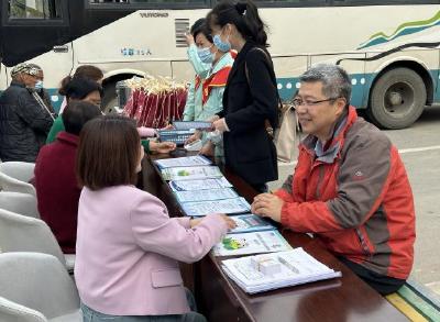 医保政策送下乡 人民群众有“医”靠