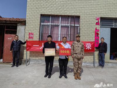 立功送喜报  拥军暖人心