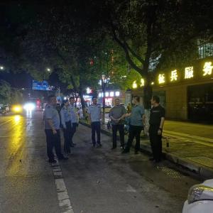 襄州城管：加强巡查规范夜市管理