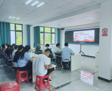 张家集镇：念好纪律“紧箍咒” 系好便民“服务带”