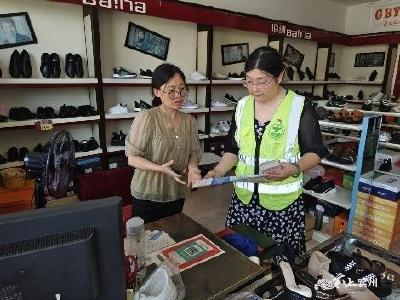 禁毒宣传进商铺 携手共筑禁毒防线