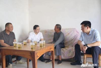 赵芝斌到襄州走访慰问新中国成立前入党老党员