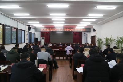 崔长领主持召开区政府党组理论学习中心组集中学习、区政府2025年第1次常务会议