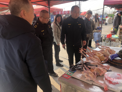 张湾市场监管所开展禽类市场专项整治行动