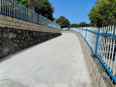 道路破损揪民心  及时修缮解民忧