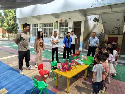 人大代表暖民心 真情帮扶促振兴