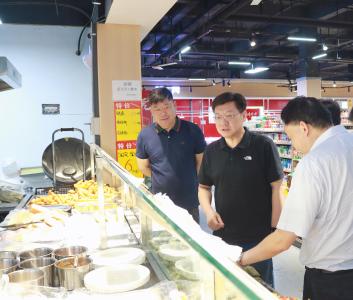 刘明锋：压紧压实安全责任链条  确保群众平安祥和过节