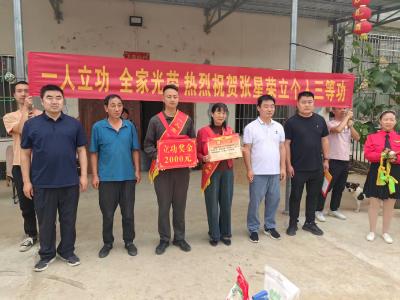 朱集镇：敲锣打鼓送喜报，尊崇荣光暖人心