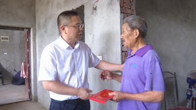 区领导开展“七一”走访慰问