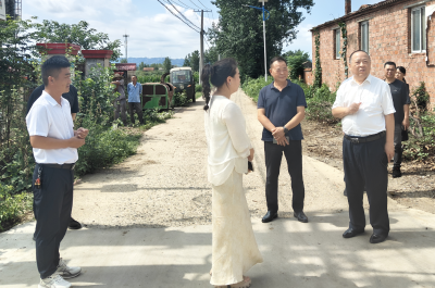 区领导到黄龙镇调研日间照料中心民生实事项目