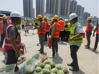 襄州区房屋市政建筑工地强化防暑降温工作