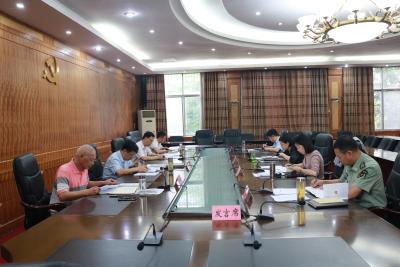 刘明锋主持召开区委理论学习中心组集体学习