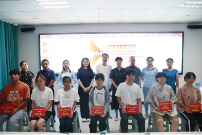 金秋助学暖人心