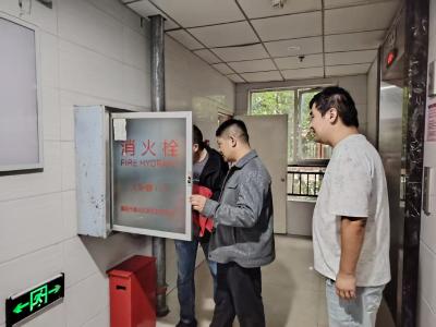 区住建局多举措筑牢“中秋、国庆”期间住宅小区物业安全防线