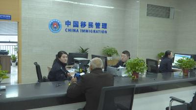 “陪伴式”办证+免费寄递服务 提升政务适老化水平
