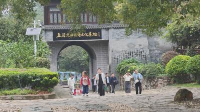 浩然秋宴满鹿门 双节趣游正当时