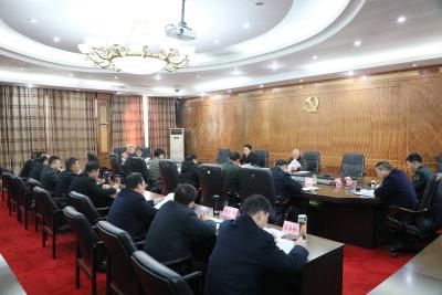 崔长领主持召开区委理论学习中心组集体学习暨区委常委会议军会议