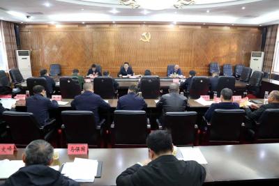 崔长领主持召开区委理论学习中心组集体学习