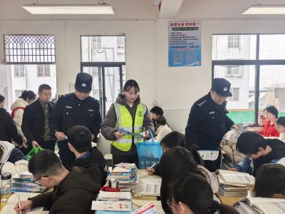 禁毒防艾进校园 守护青春不“毒”行