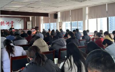学习贯彻党的二十届四中全会精神区委宣讲团报告会在张湾街道举行