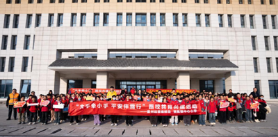 黄集镇中心小学：大手拉小手  护路研学行