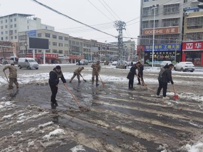 以雪为令显担当 民兵扫雪护民行  