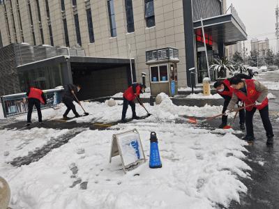 同心清雪暖寒冬 清出便民“暖心路”